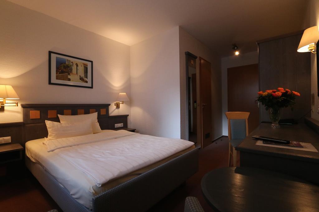 Hotel Zum Loewen Mörfelden-Walldorf Екстериор снимка