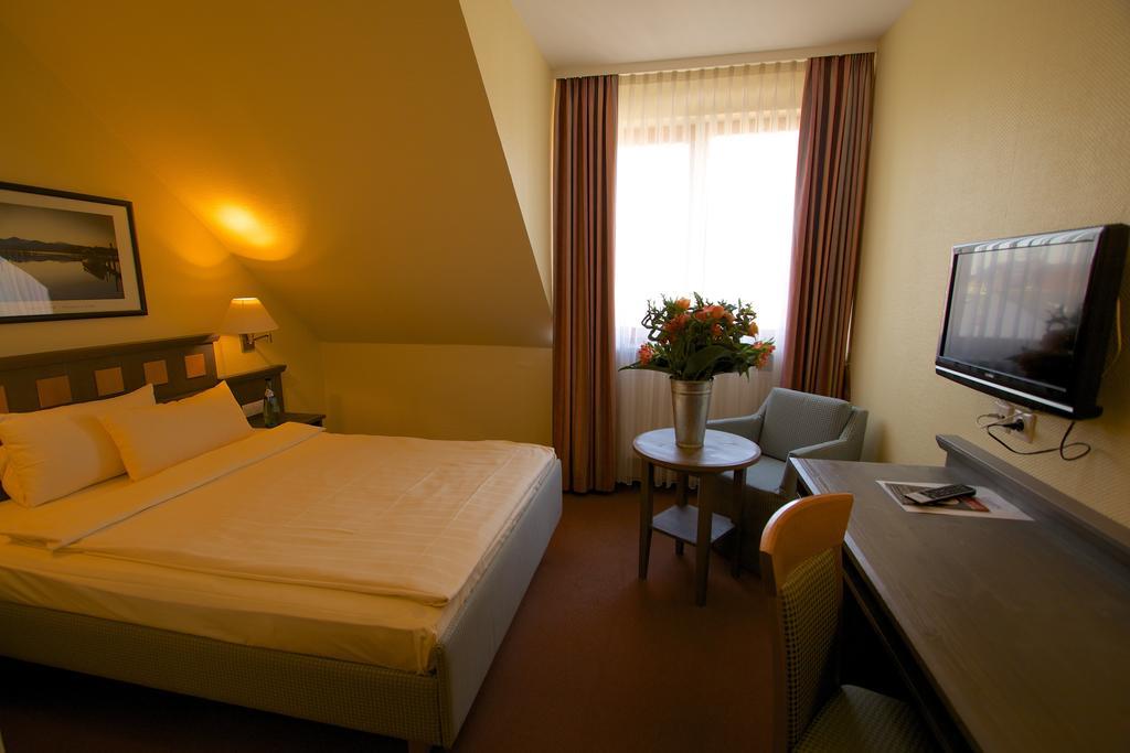 Hotel Zum Loewen Mörfelden-Walldorf Екстериор снимка