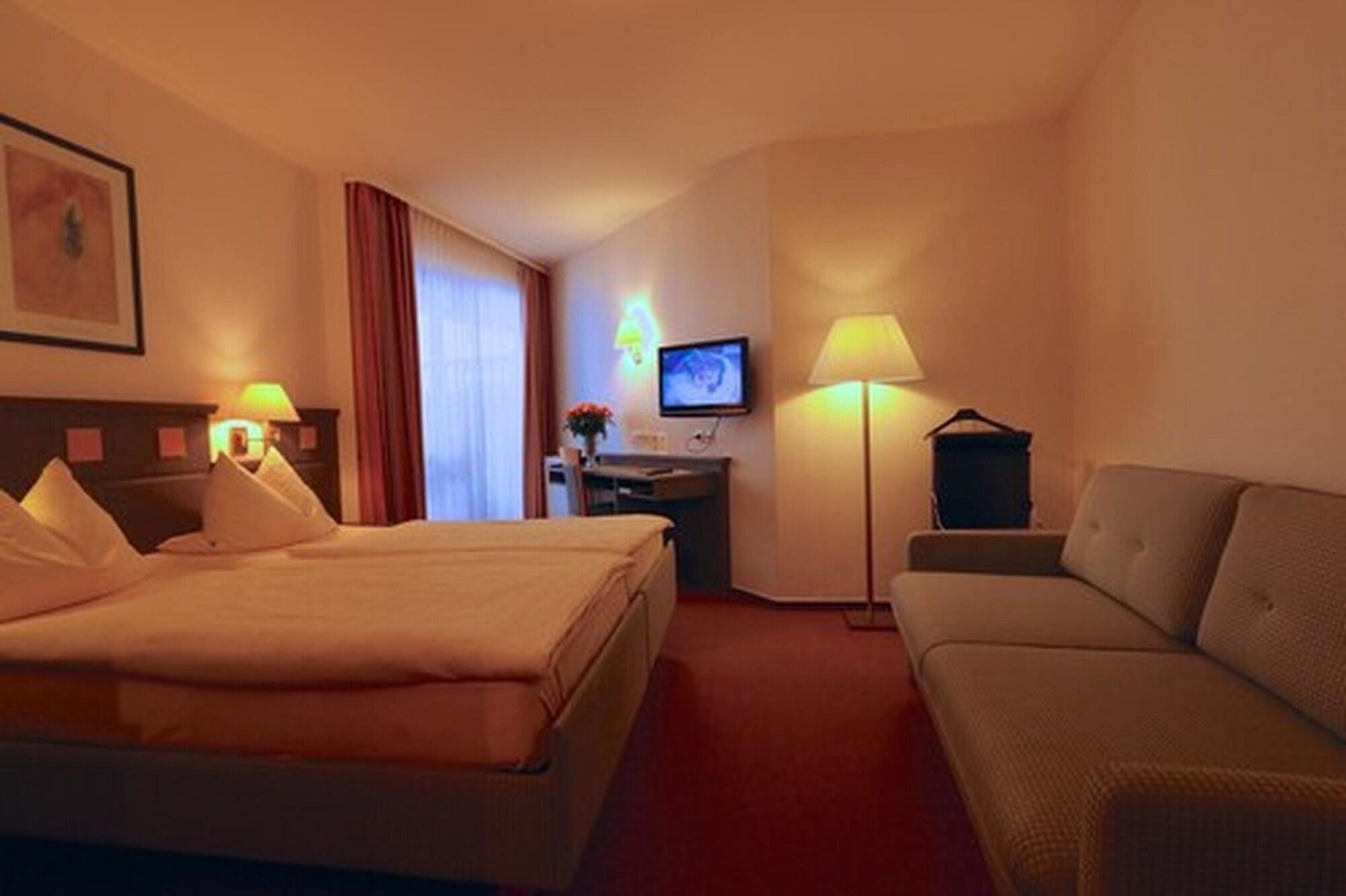 Hotel Zum Loewen Mörfelden-Walldorf Екстериор снимка
