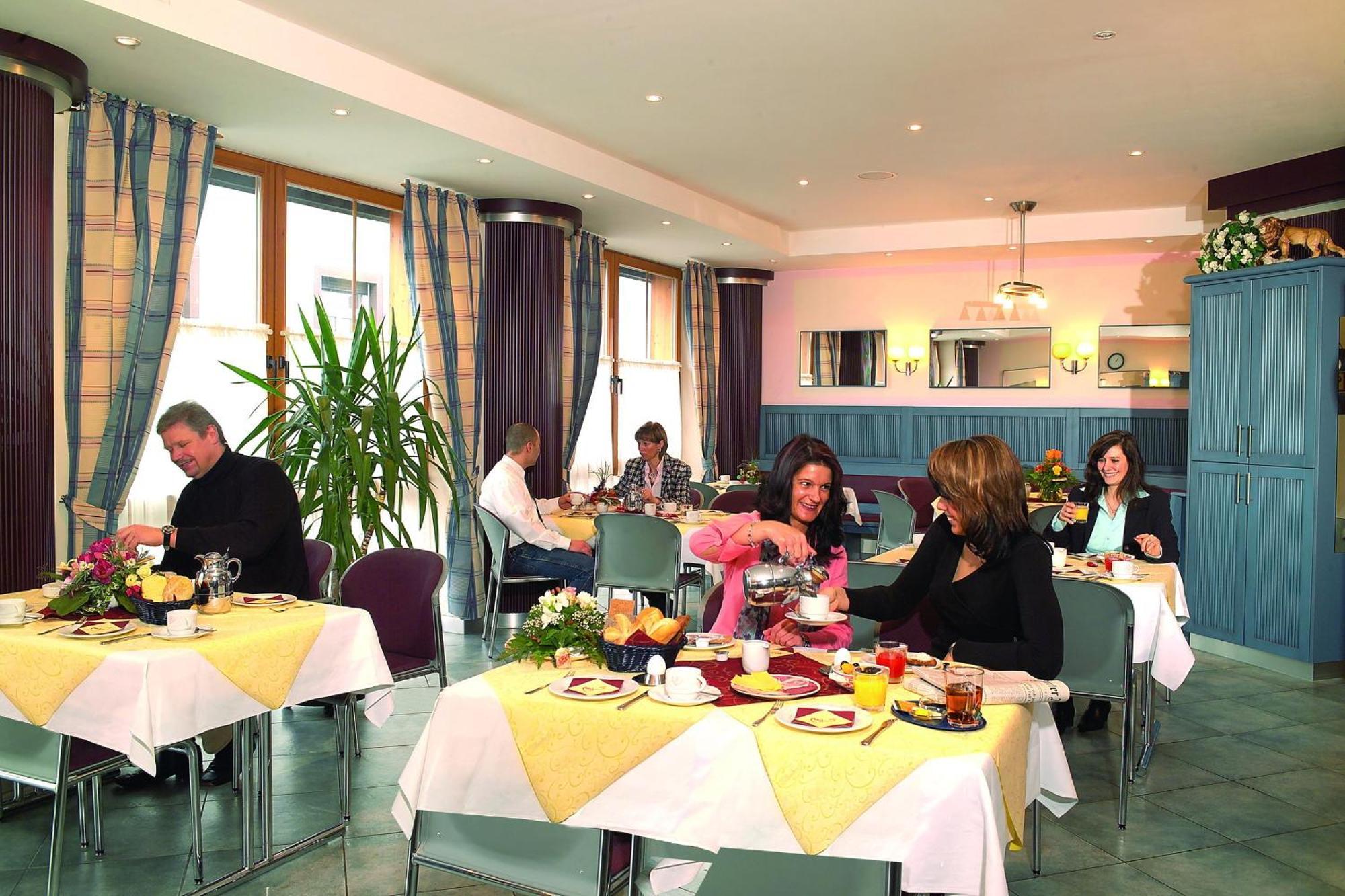 Hotel Zum Loewen Mörfelden-Walldorf Екстериор снимка