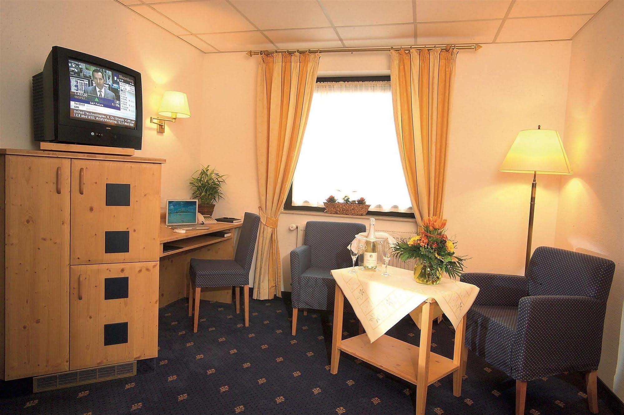 Hotel Zum Loewen Mörfelden-Walldorf Екстериор снимка